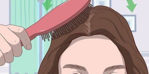 Fazendo coques espaciais com cabelo curto
