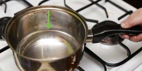 Fazendo pasta de açúcar para depilação do seu corpo