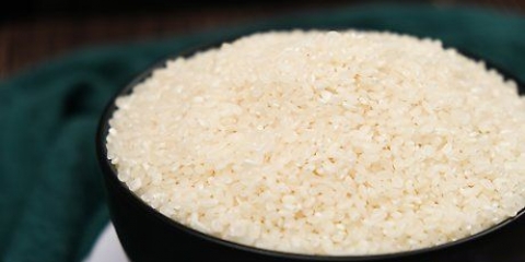 Fazendo arroz de sushi