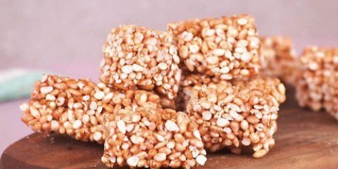 Fazendo guloseimas de arroz krispies