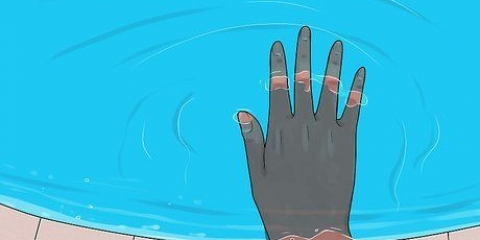 Diagnosticar e remediar a água turva da piscina