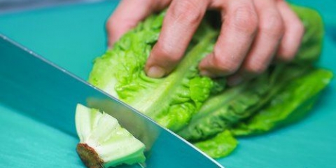 Fazendo salada de jardim