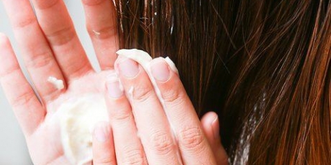Controlar o cabelo naturalmente encaracolado