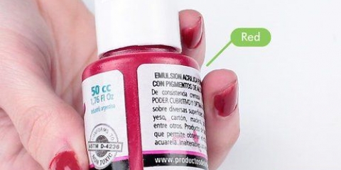 Misturando tinta para obter a cor rosa