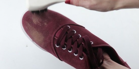 Limpando sapatos sujos