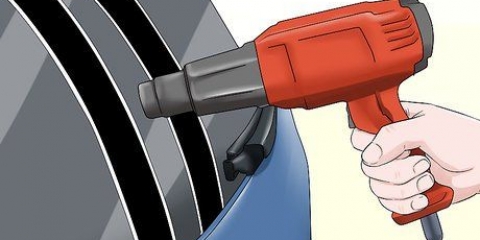 Remova adesivos de vinil de uma janela de carro