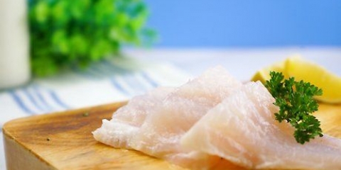 Escalfe o peixe no leite