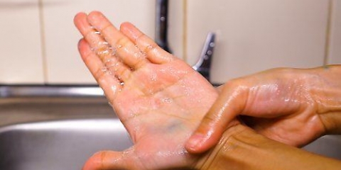 Remova o corante alimentar da sua pele