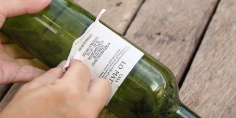 Fazendo garrafas de vinho com iluminação de destaque