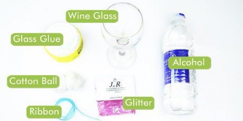 Decore taças de vinho com glitter