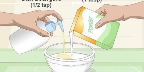 Limpando móveis de couro branco