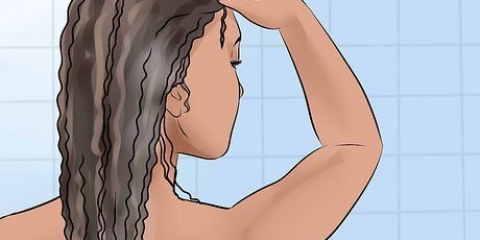 Certificando-se de que a transição do cabelo relaxado para o natural corra bem