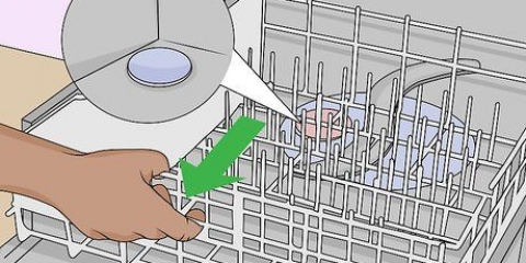 Usando sal em uma máquina de lavar louça