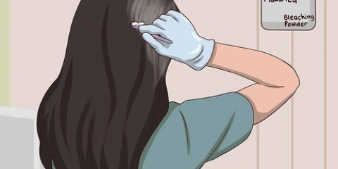 Tingir o cabelo preto com kool-aid
