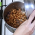 Fazendo farinha de amêndoa ou farinha de amêndoa