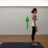 Fazendo a postura do guerreiro do yoga