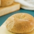 Fazendo um pão congelado com gosto de recém-assado