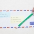 Dobre uma carta e coloque-a em um envelope