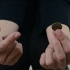 Faça um truque simples com moedas