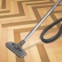 Limpando um piso de linóleo