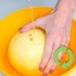 Cortando um melão