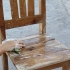 Pintando uma velha cadeira de madeira