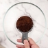 Fazendo uma esfoliação com açúcar e café