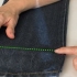 Fazendo bainha de uma calça jeans