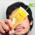 Aplique gel no cabelo
