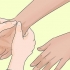 Massageando as mãos