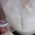 Fazendo sorvete com leite no liquidificador