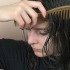 Enrole o cabelo com um secador