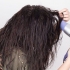 Enrole o cabelo com um lápis