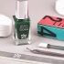Dando-se uma manicure
