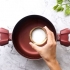 Salgando o peito de frango