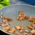 Preparando repolho com batatas