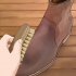 Tingimento de botas de couro