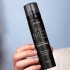 Usando spray fixador de maquiagem
