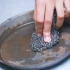 Removendo a ferrugem de uma frigideira de ferro fundido