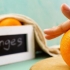 Fazendo suco de laranja
