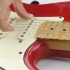 Trocando as cordas de uma guitarra elétrica