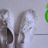 Limpando sapatos de lona branca